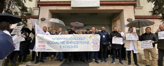 Protesta e punëtorëve shëndetësorë para MSH-së, Imeri: Qeveria po i sheh sindikatat si armiqë